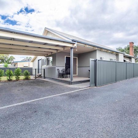 South Dubbo Hideaway - Pet Friendly Villa Luaran gambar