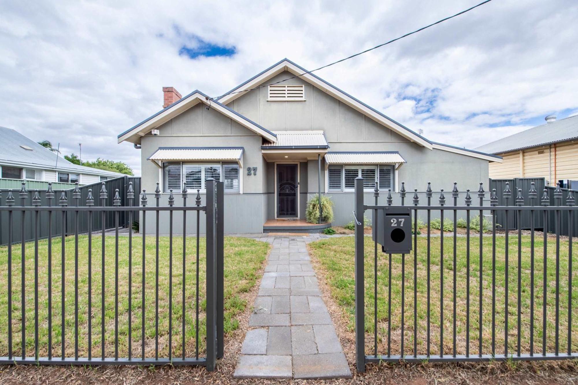 South Dubbo Hideaway - Pet Friendly Villa Luaran gambar