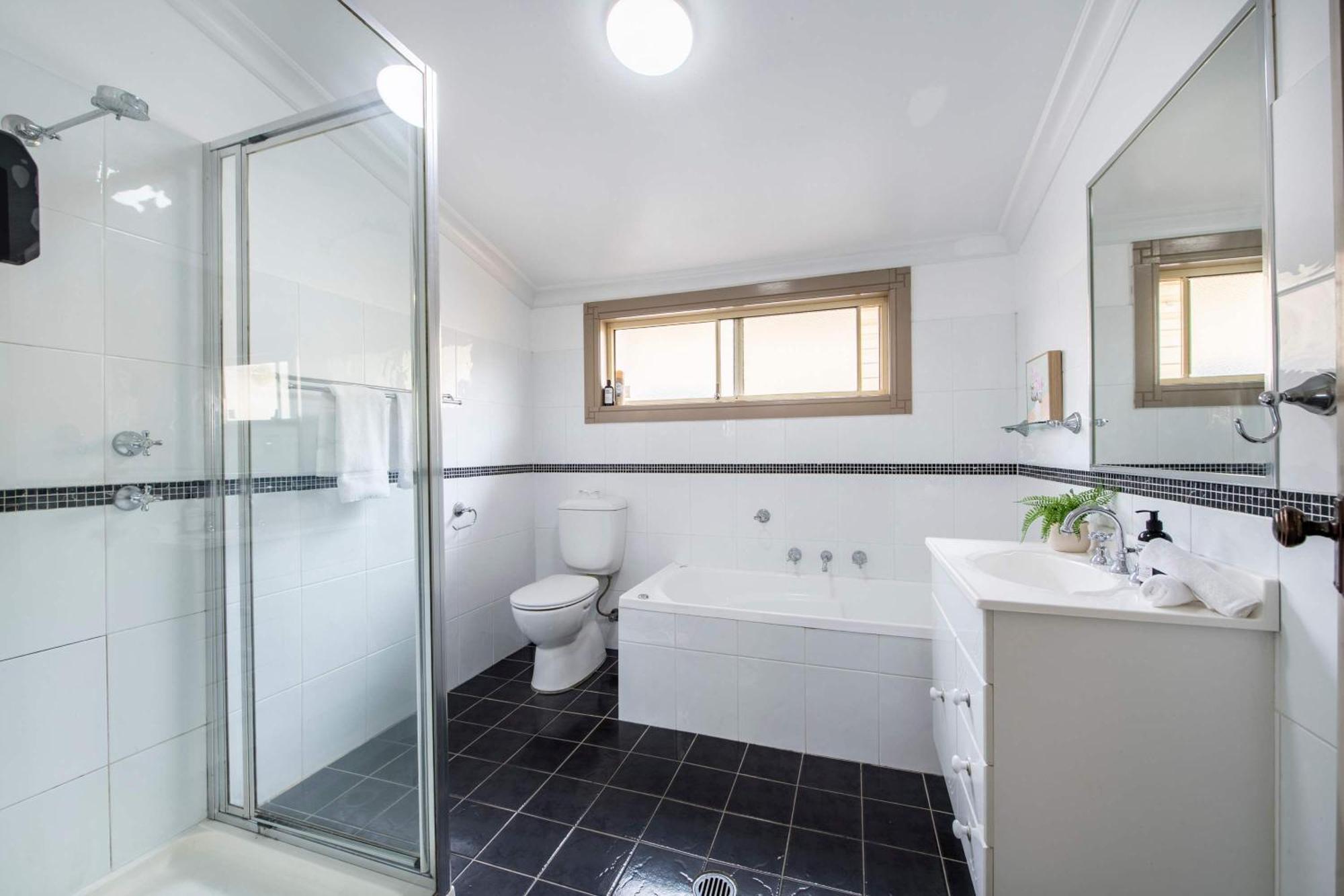South Dubbo Hideaway - Pet Friendly Villa Luaran gambar
