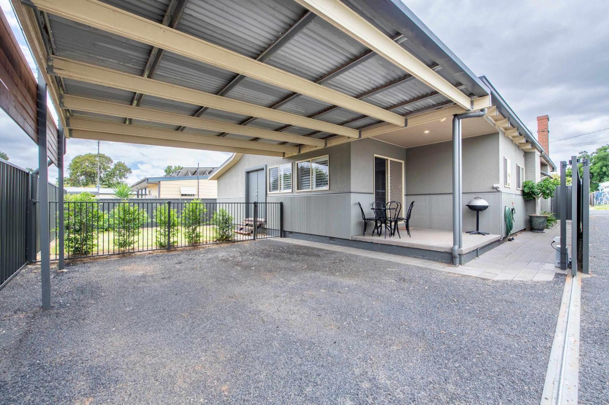 South Dubbo Hideaway - Pet Friendly Villa Luaran gambar